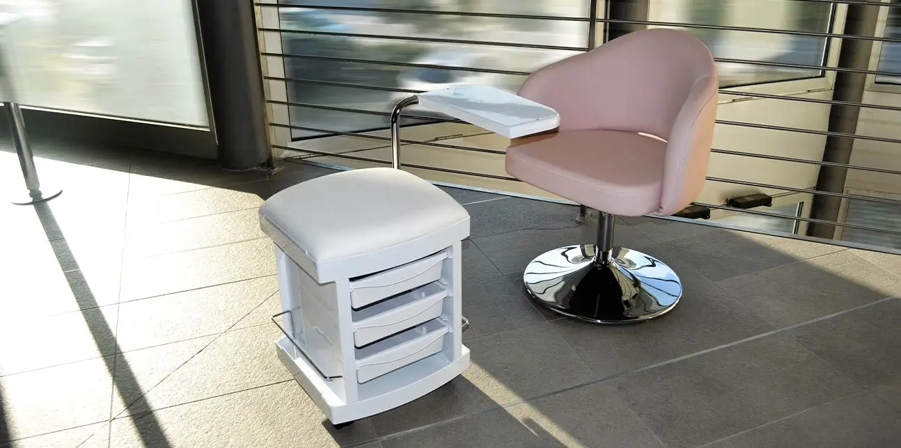 Carrello manicure e pedicure