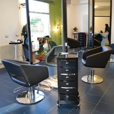 idee-arredo-salone-parrucchieri-moderno-poltrone