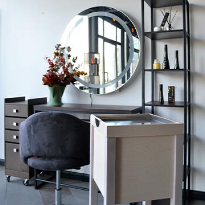 idee-arredo-salone-parrucchieri-moderno-stile-poltrona-velluto