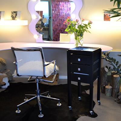 idee-arredo-salone-parrucchieri-moderno-postazione